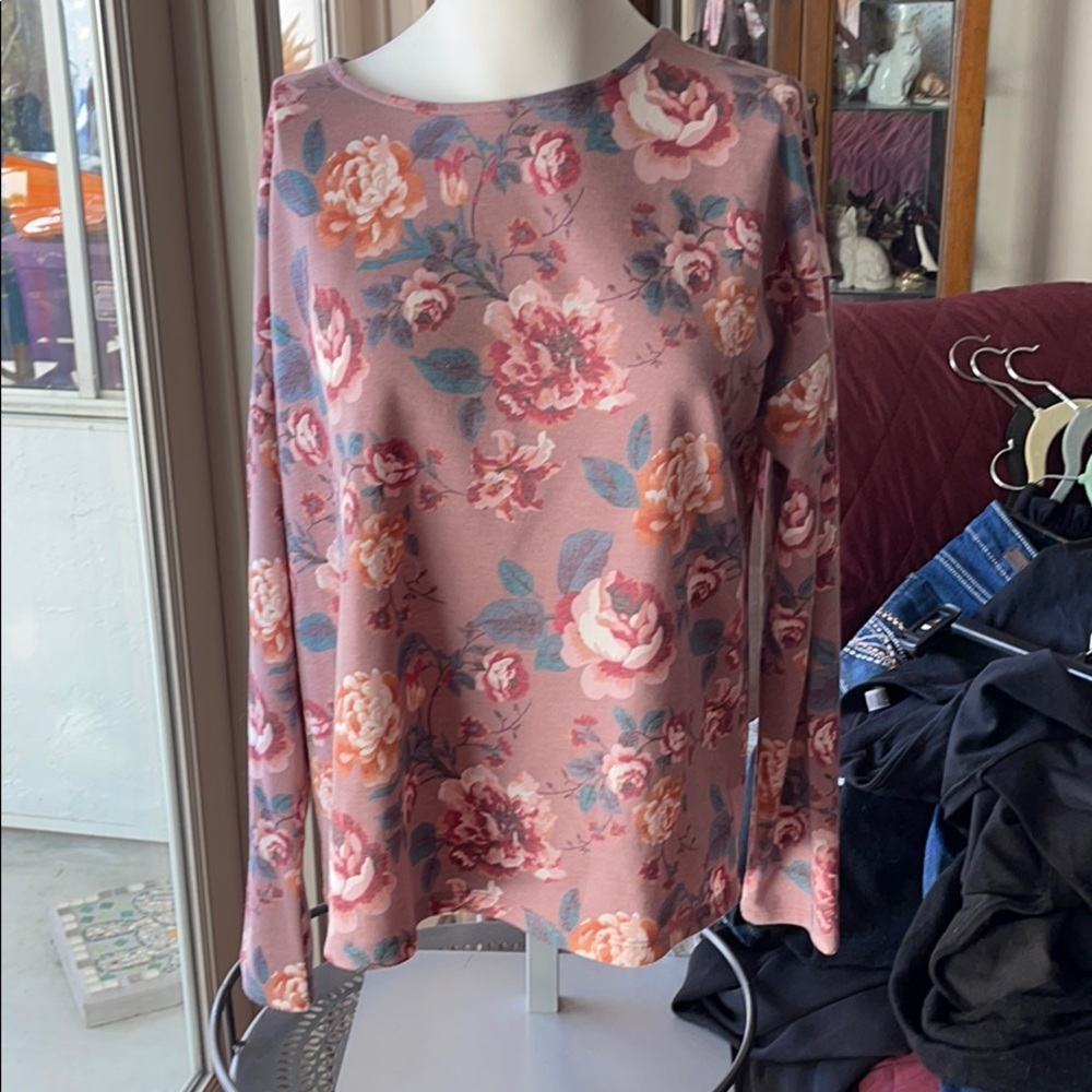 NWT Rose Sweater L